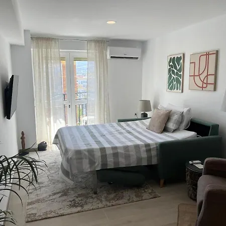 Comfortable 1 Bedroom From Home, Sunny, Sea & Mountain Views *